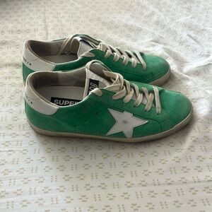 Green golden goose super-star, size 36, barely worn.